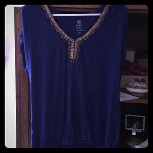 Short sleeved shirt w/gold sequin